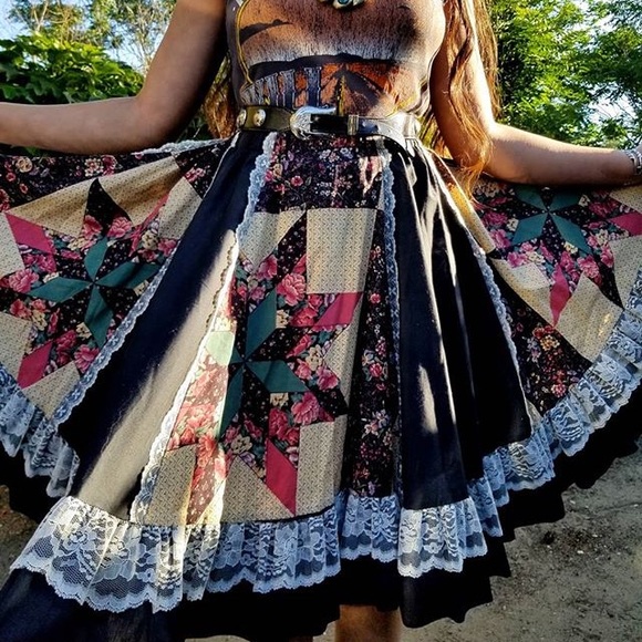 Vintage lace trimmed prairie quilt print skirt